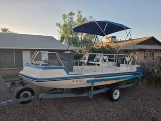 Glastron 18 foot Deckboat