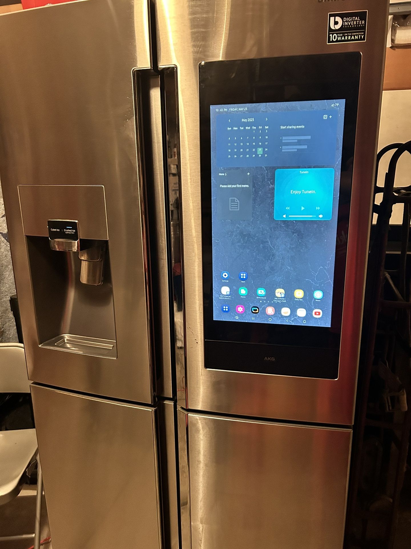 SAMSUNG FAMILY HUB REFRIGERATOR