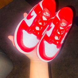 Red Nike Dunks 