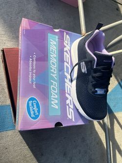 Skechers Tenis Shoe Size 6
