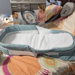 Snuggle Nest Surround Xl Portable Bassinet 