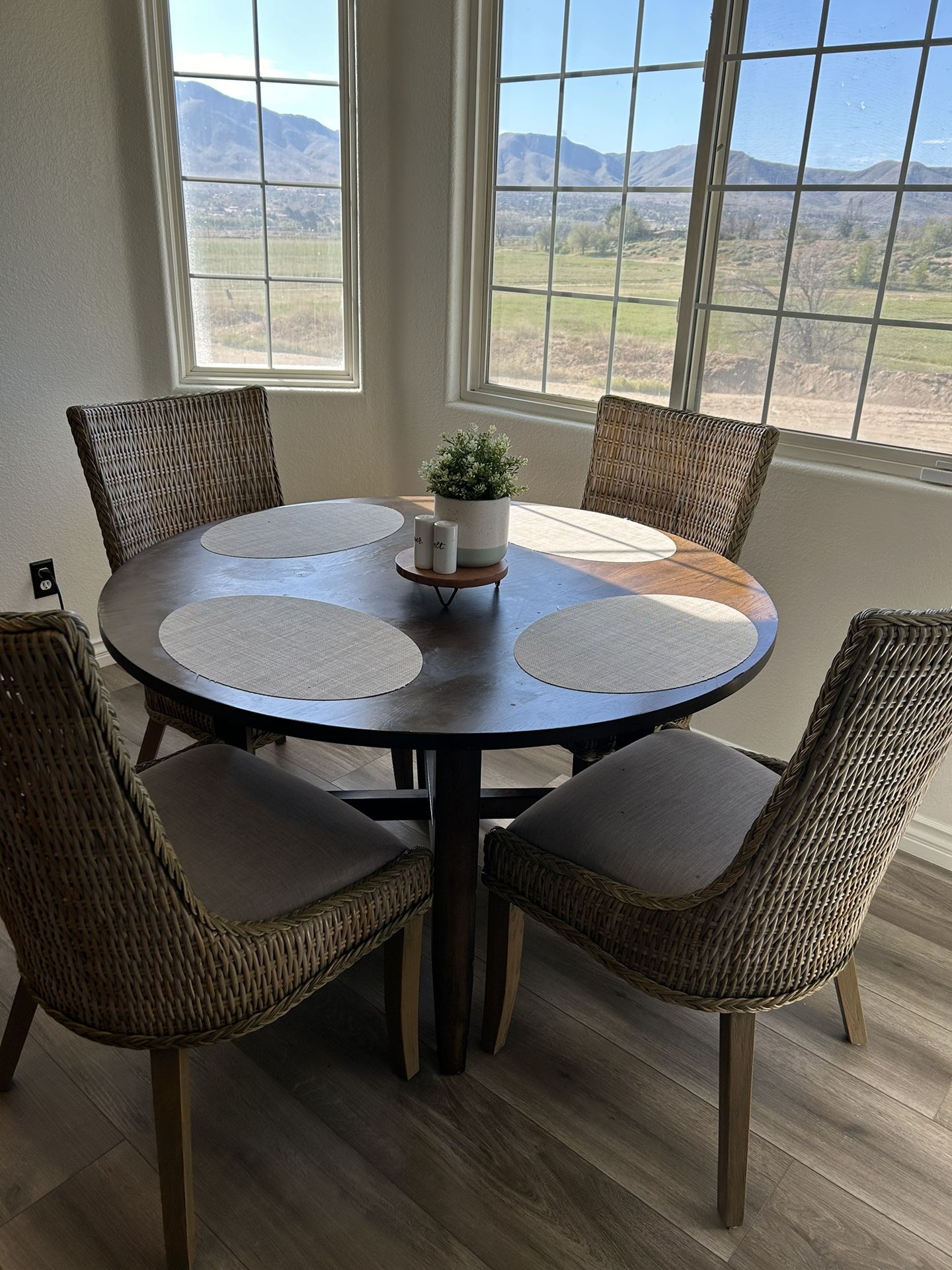 Table and chairs 