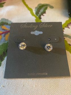 (JE20) Vintage Sterling Silver Cubic Zirconia Stud Earrings