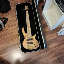 D'alivera 6string Bass with bartilini pick up an pre amp 