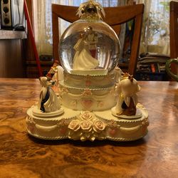 Disney Princess Wedding Cake Musical Snow Globe 