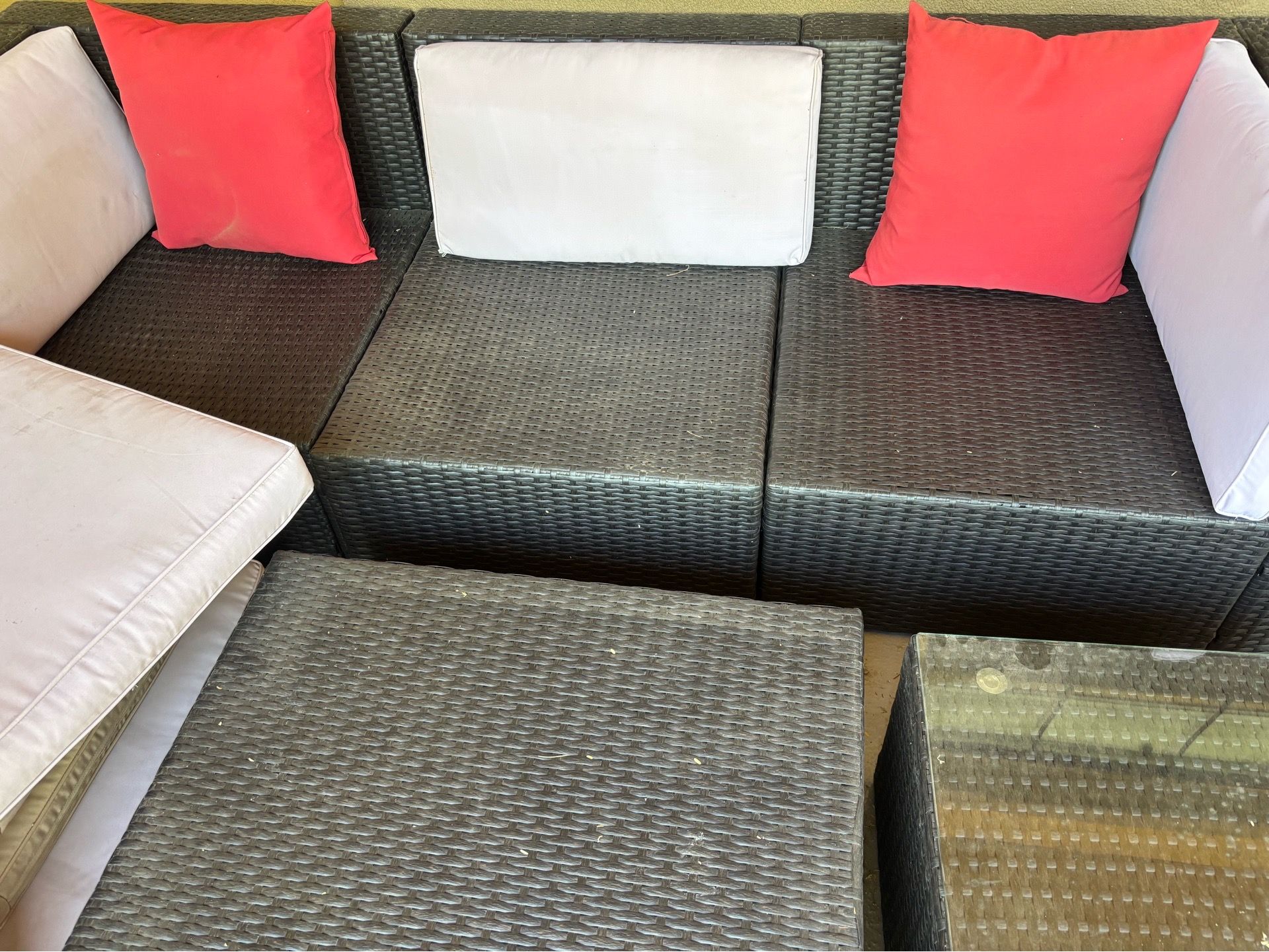 5 piece Outdoor Wicker Patio Set – Glass Table Included