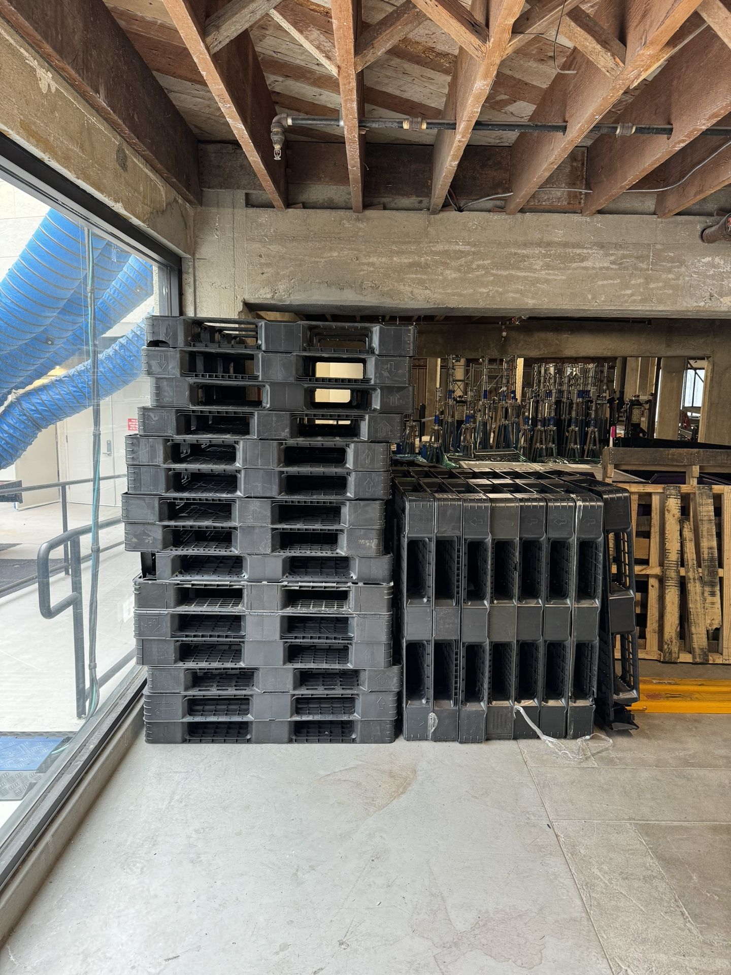 FREE PALLETS 