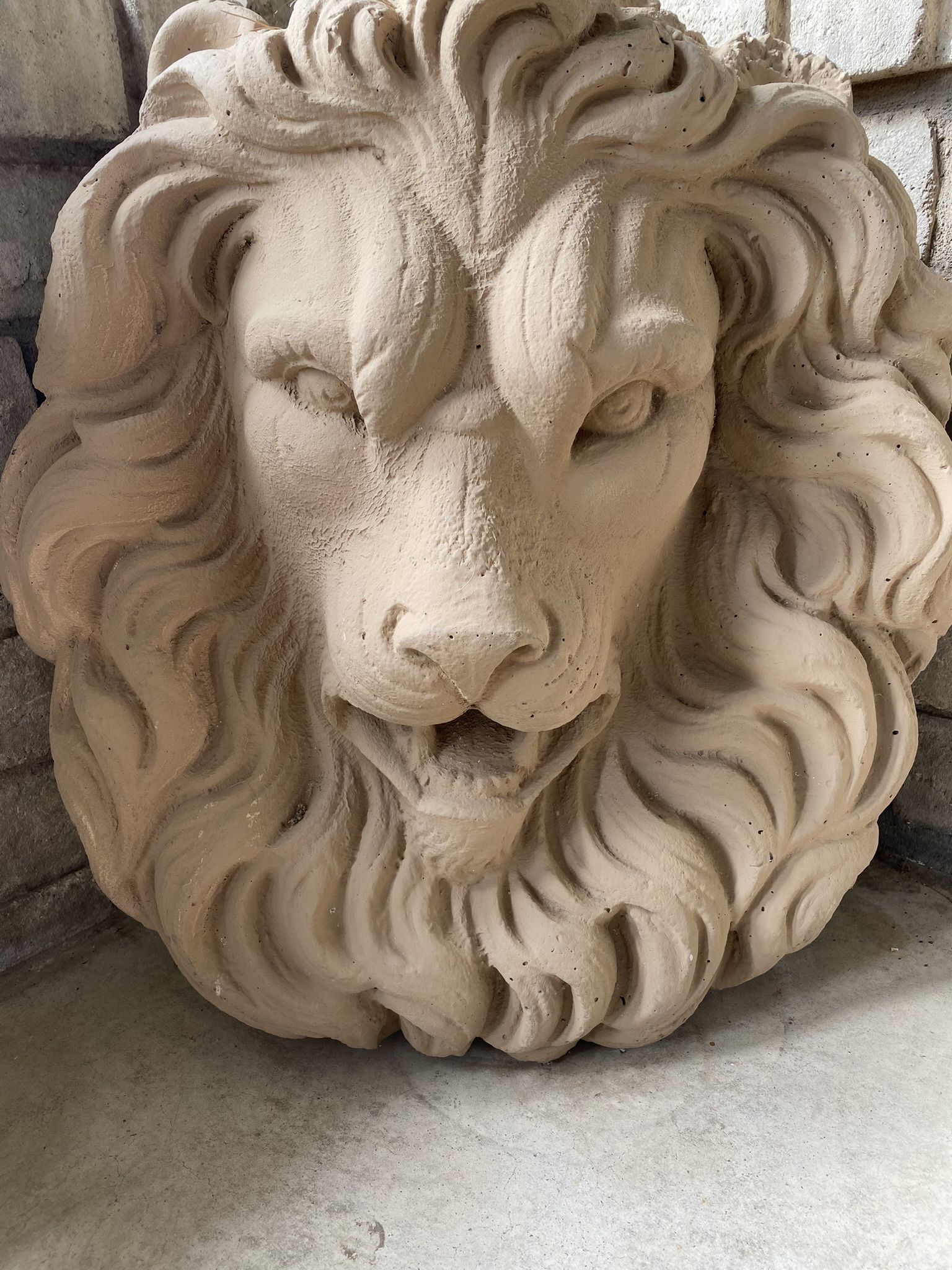 Concrete Lion Head Wall Fountain