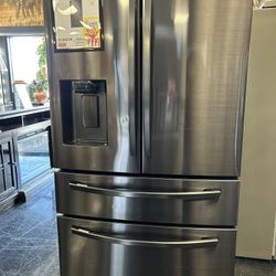 Black Stainless Refrigerator 