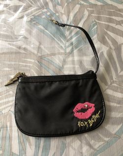 Betsey Johnson Black Small Zip Bag With Lips - 7” X 4”