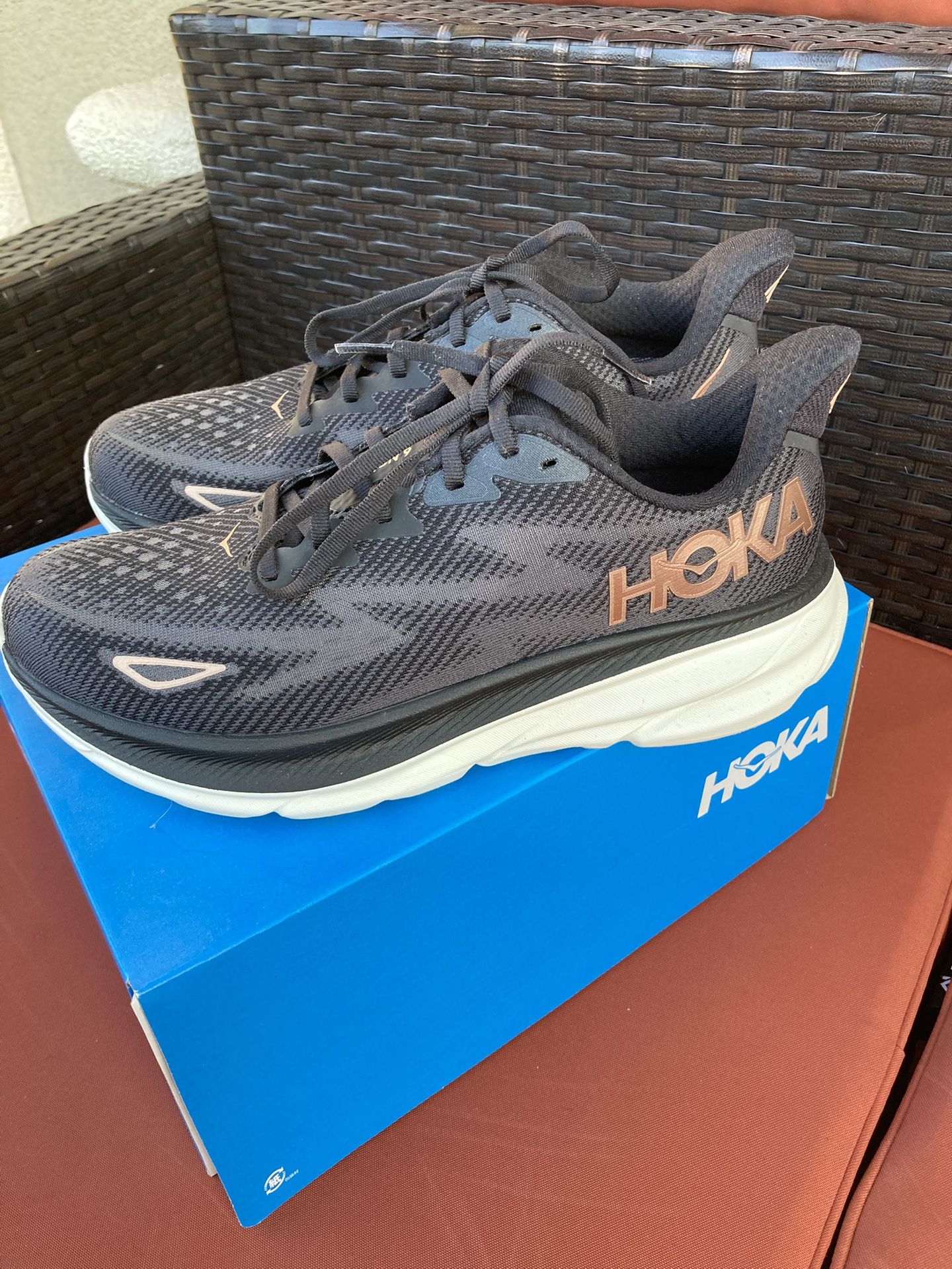 Woman’s New HOKA Clifton 9 Size 9 Wide