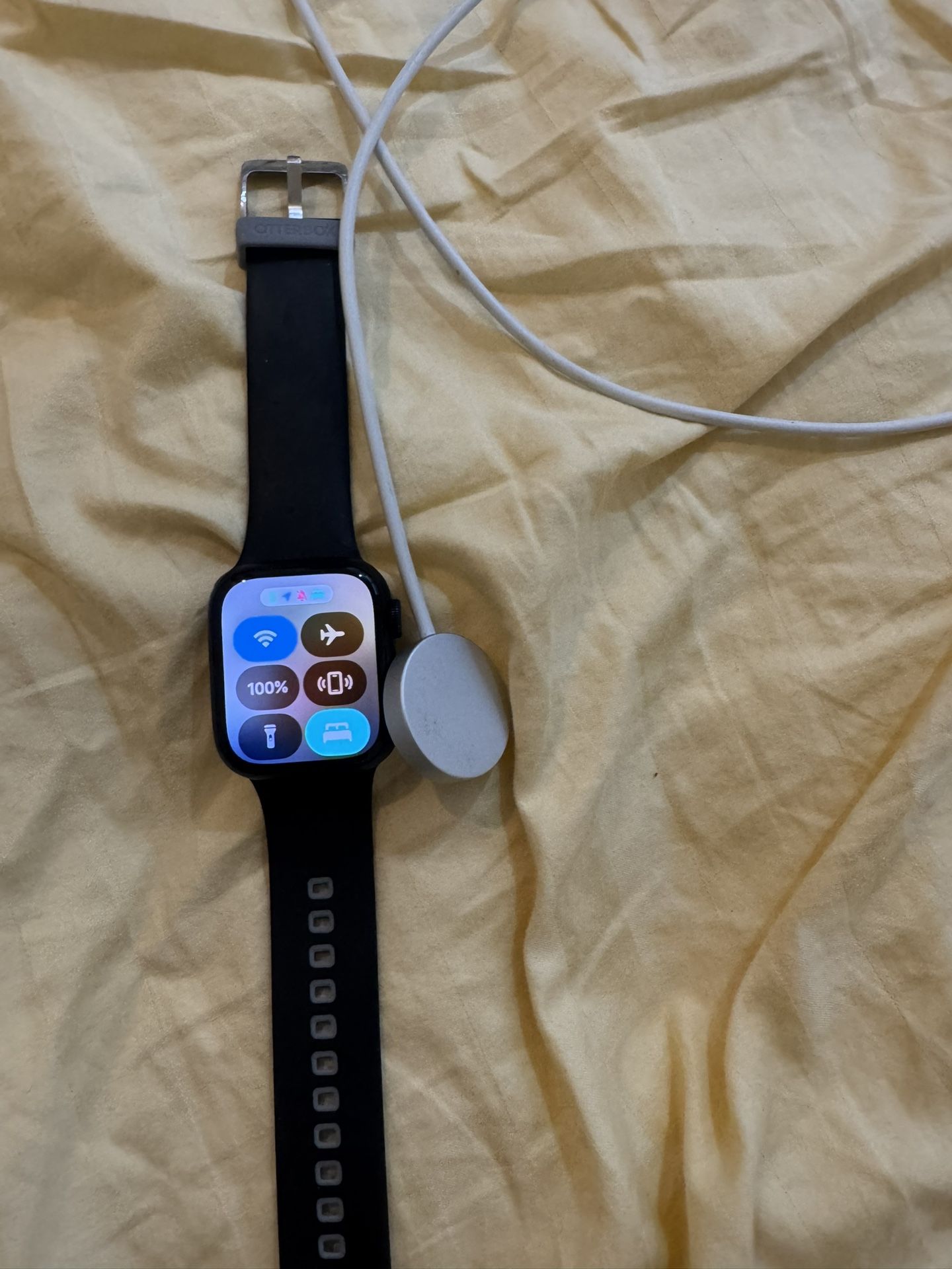 Apple Watch Series 8 GPS 41mm W Strap And Charging Cord
