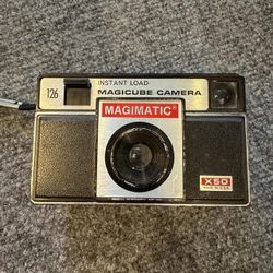 Vintage Instant Load Magimatic Magicube 126 X50 Camera