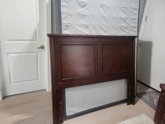 Queen size bed w/frame,headboard and box spring