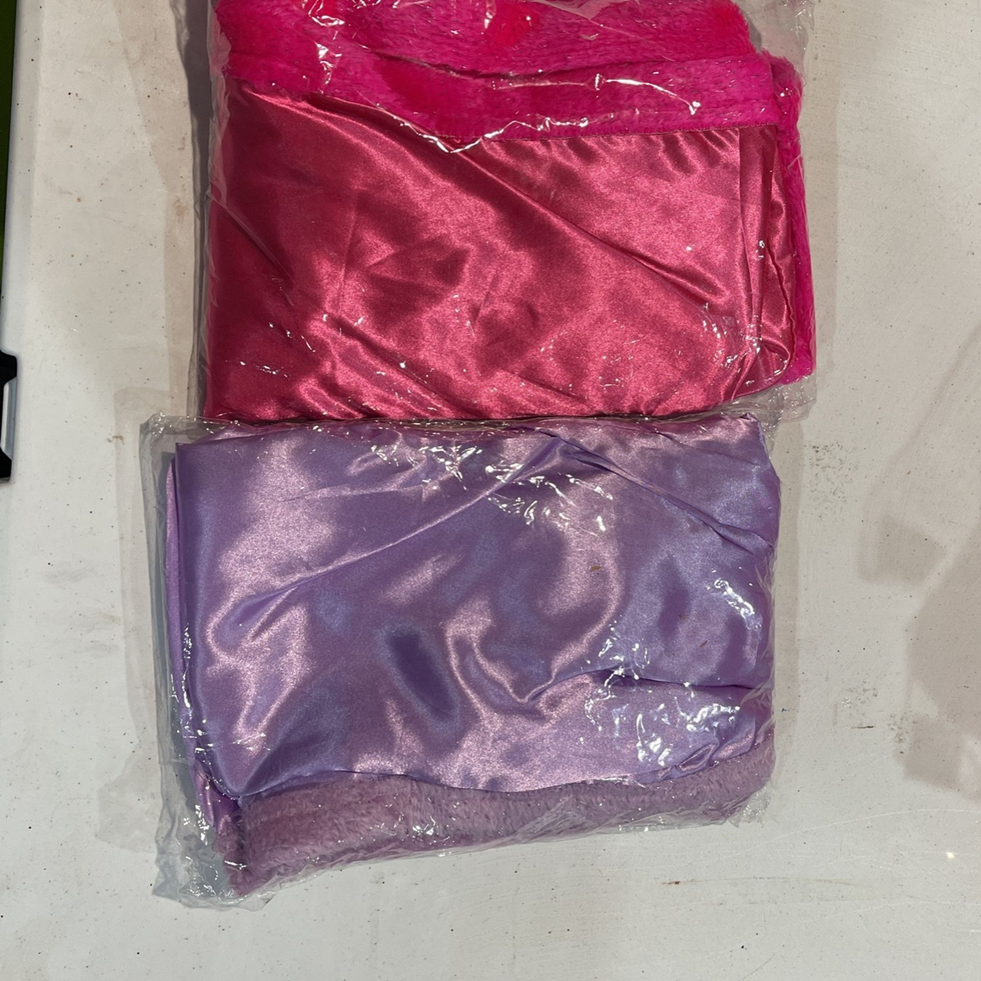 2 X Girls Satin Capes