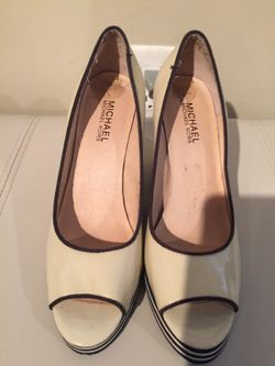 Michel Kors wedges size 6.5