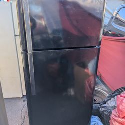 Black Kenmore Refrigerator/3 Months Of Warranty And Free Local Delivery 