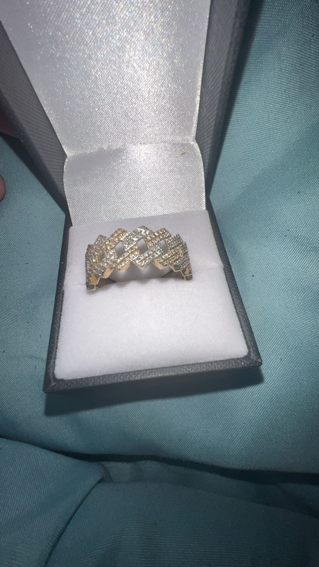 10 K Ring With Diamonds 