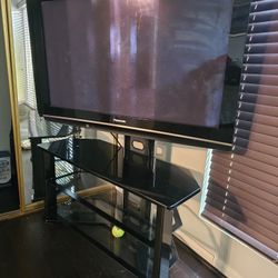 TV Stand And Screen