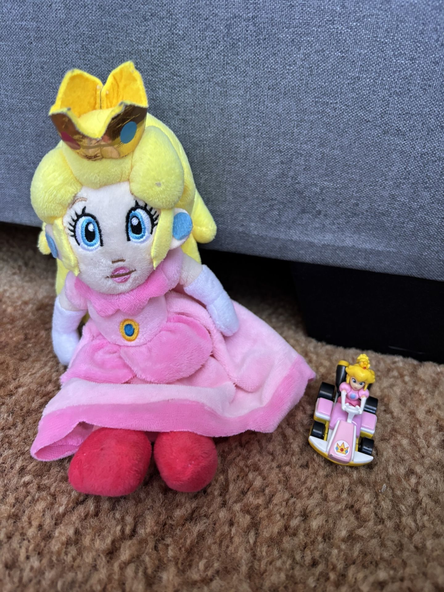 Princess Peach Doll And Race Car Toy 