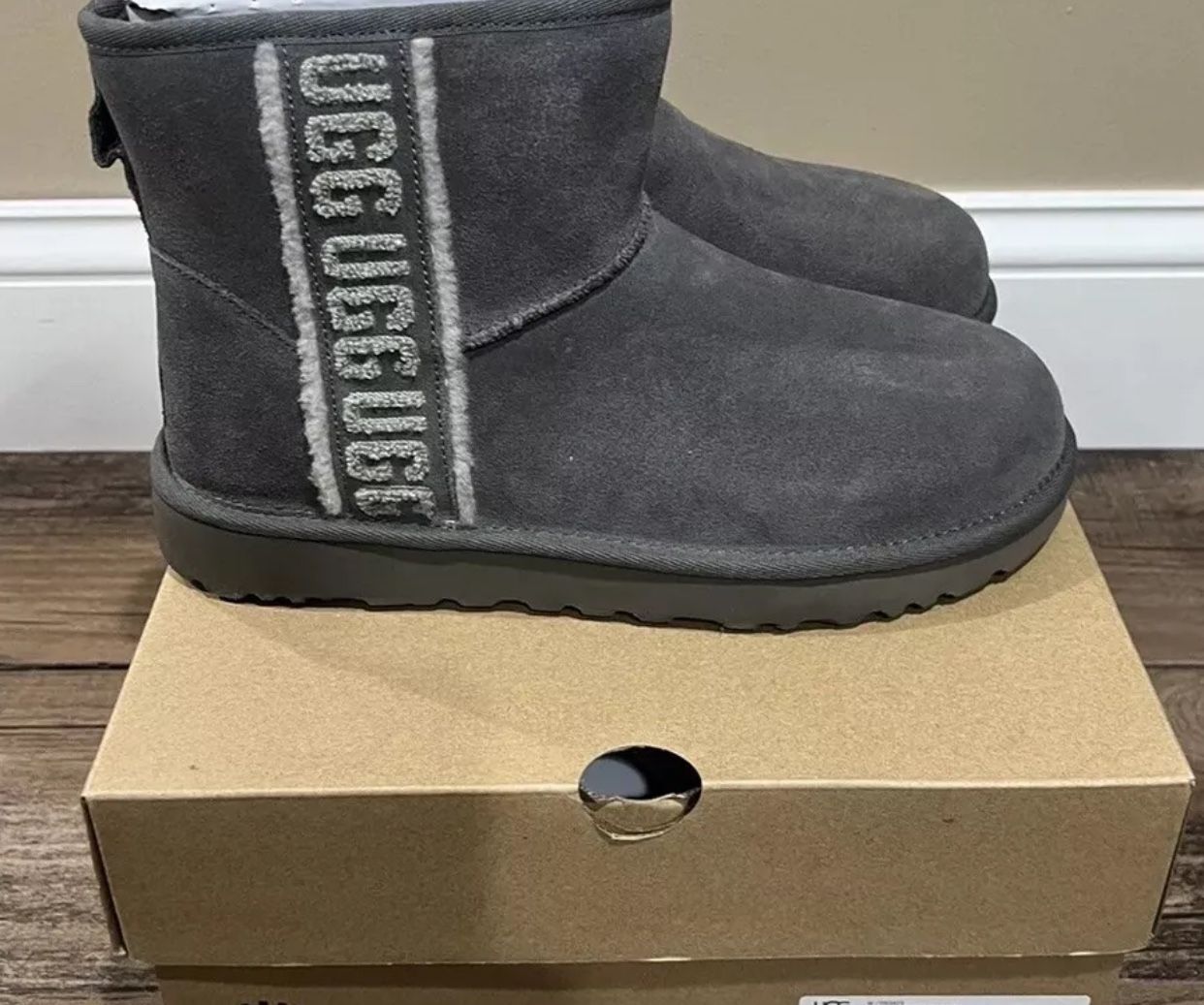 New In Box Womens Size 10 Ugg Boots