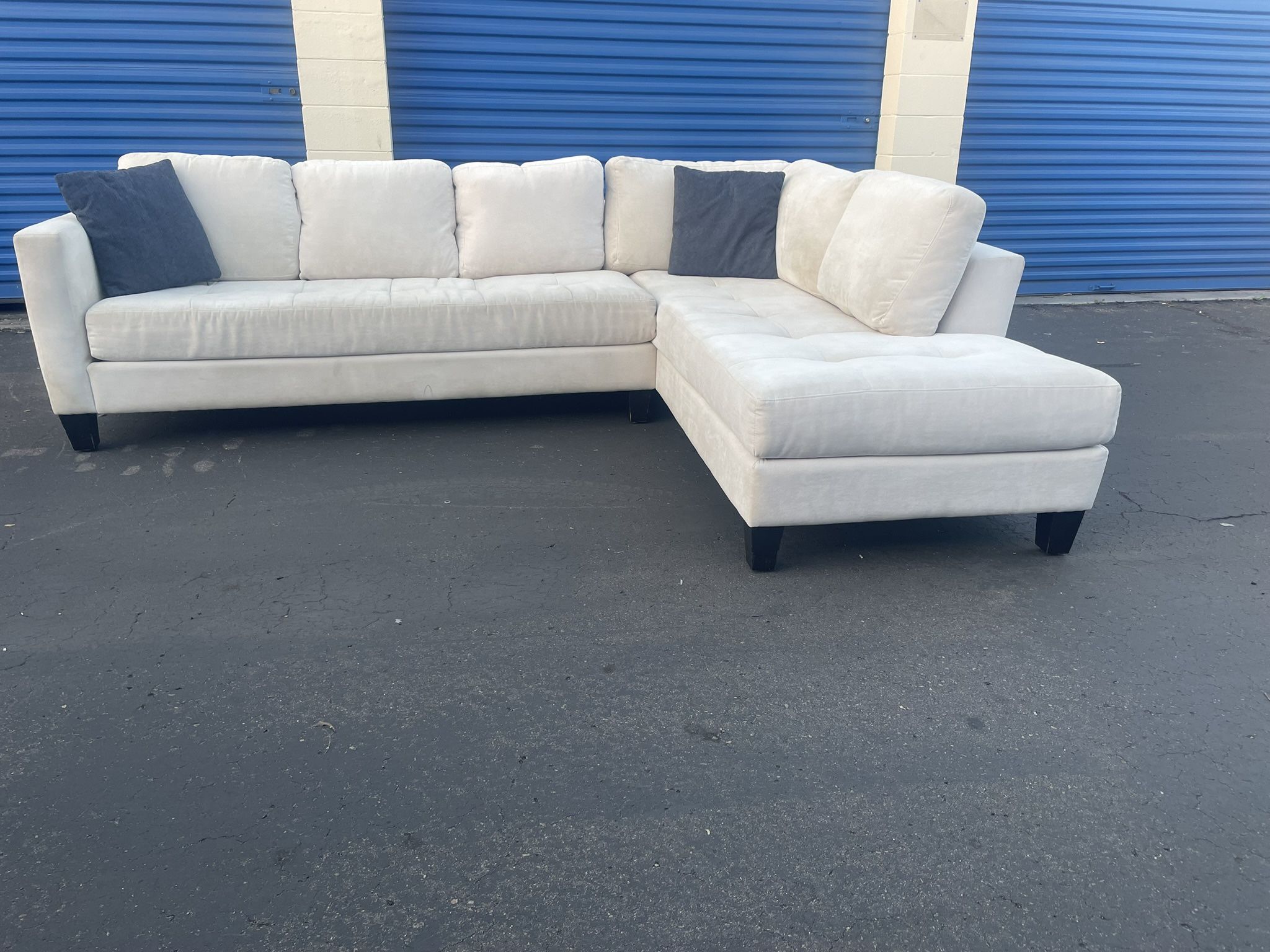 FREE DELIVERY!!! White 2 piece sectional couch with chase