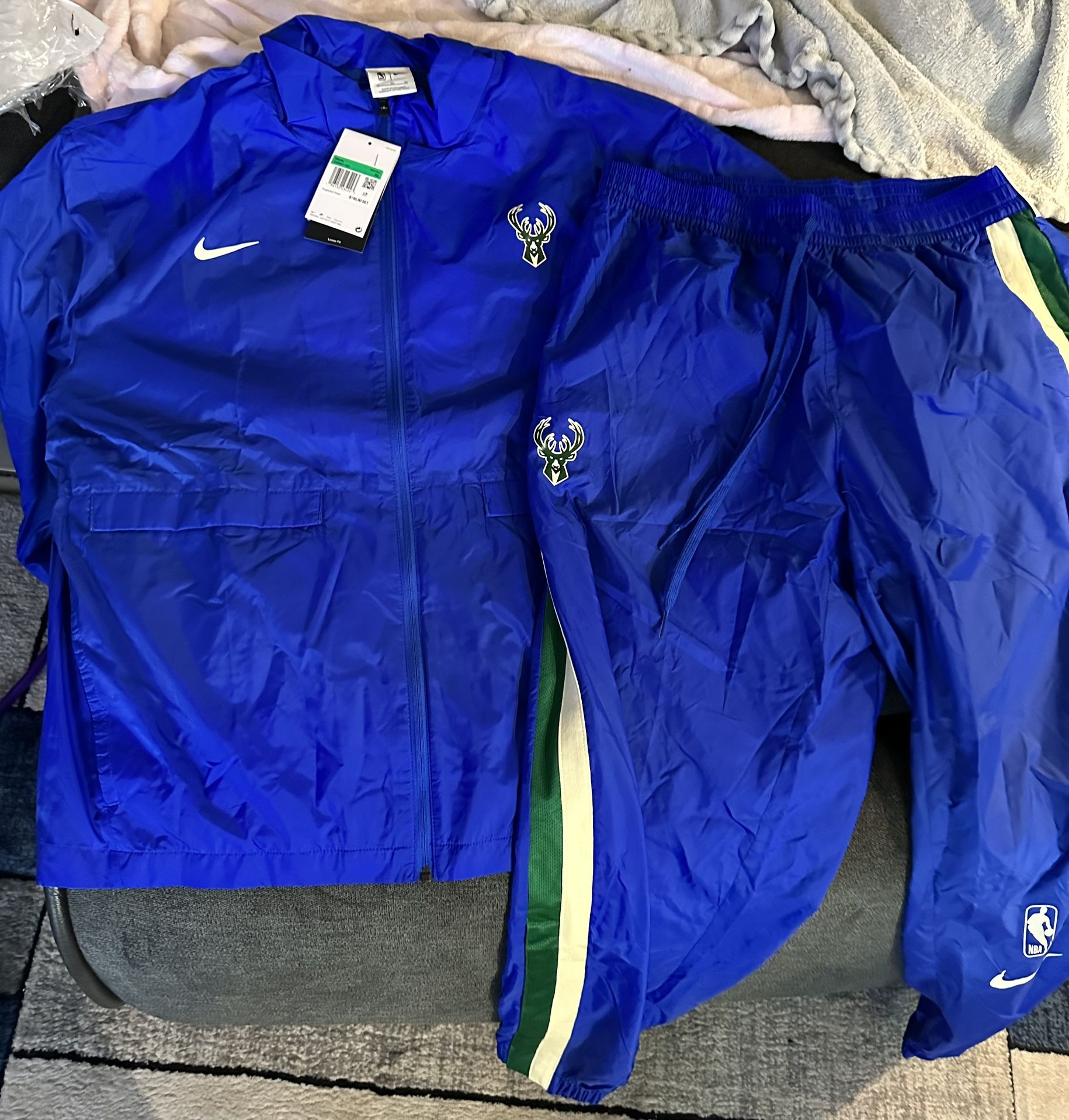 Mens Nike /Bucks Joggers Large And X-Large