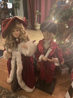 VINTAGE ANIMATED VICTORIAN CHRISTMAS CAROLERS