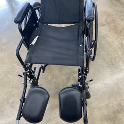 Wheelchair with Adjustable Footrest 