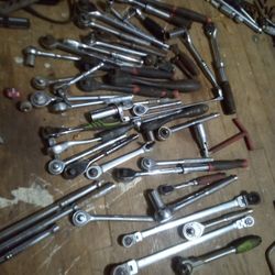 SOCKET WRENCHES 
