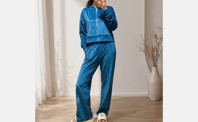 Jessica Simpson track suit