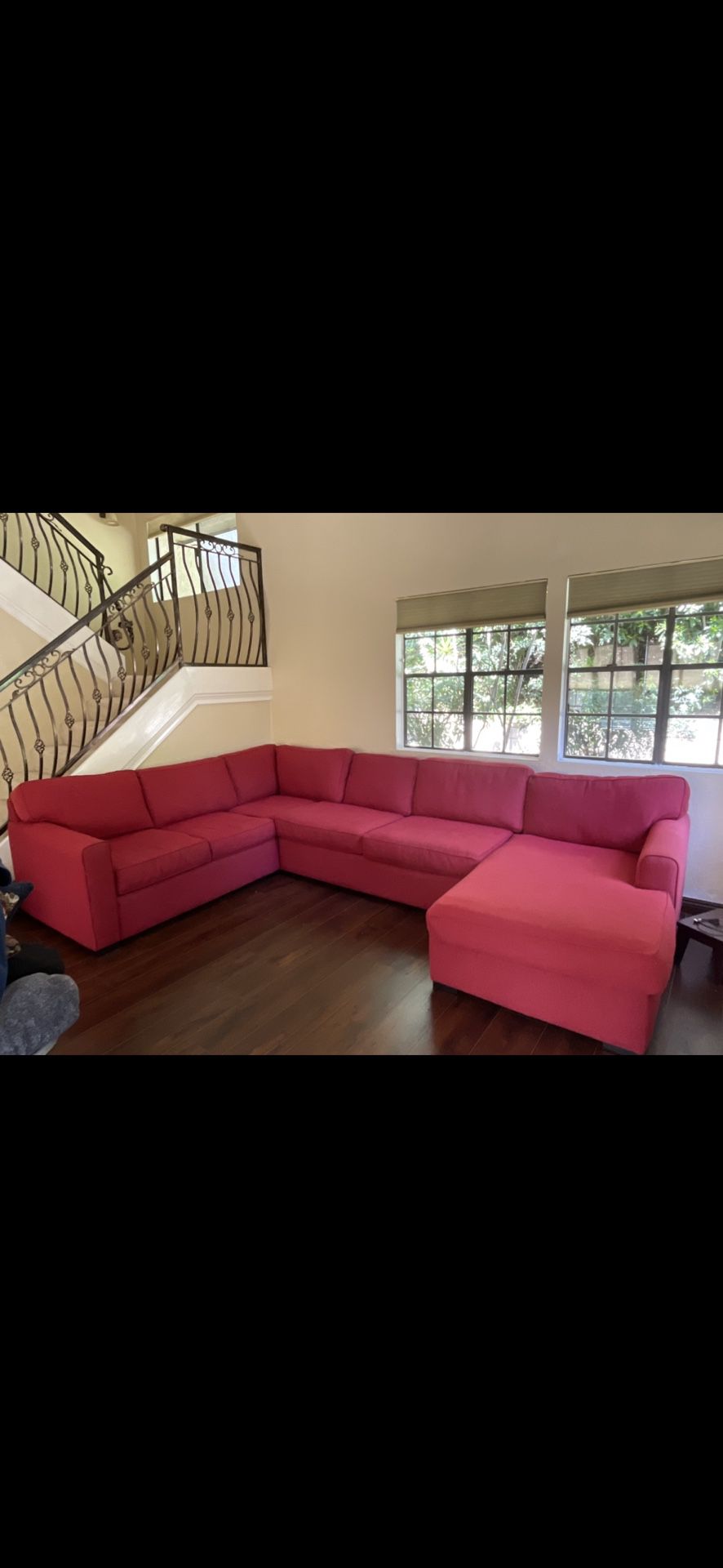 Red Sectional Couch  (NICE QUALITY) 