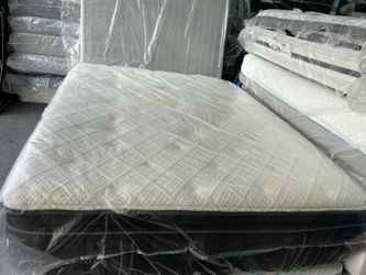 Queen Mattress Pillowtop Stearns& Foster 