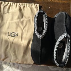 UGG Tazz li Black Platform Slippers with Embroidered Trim Wool Lining