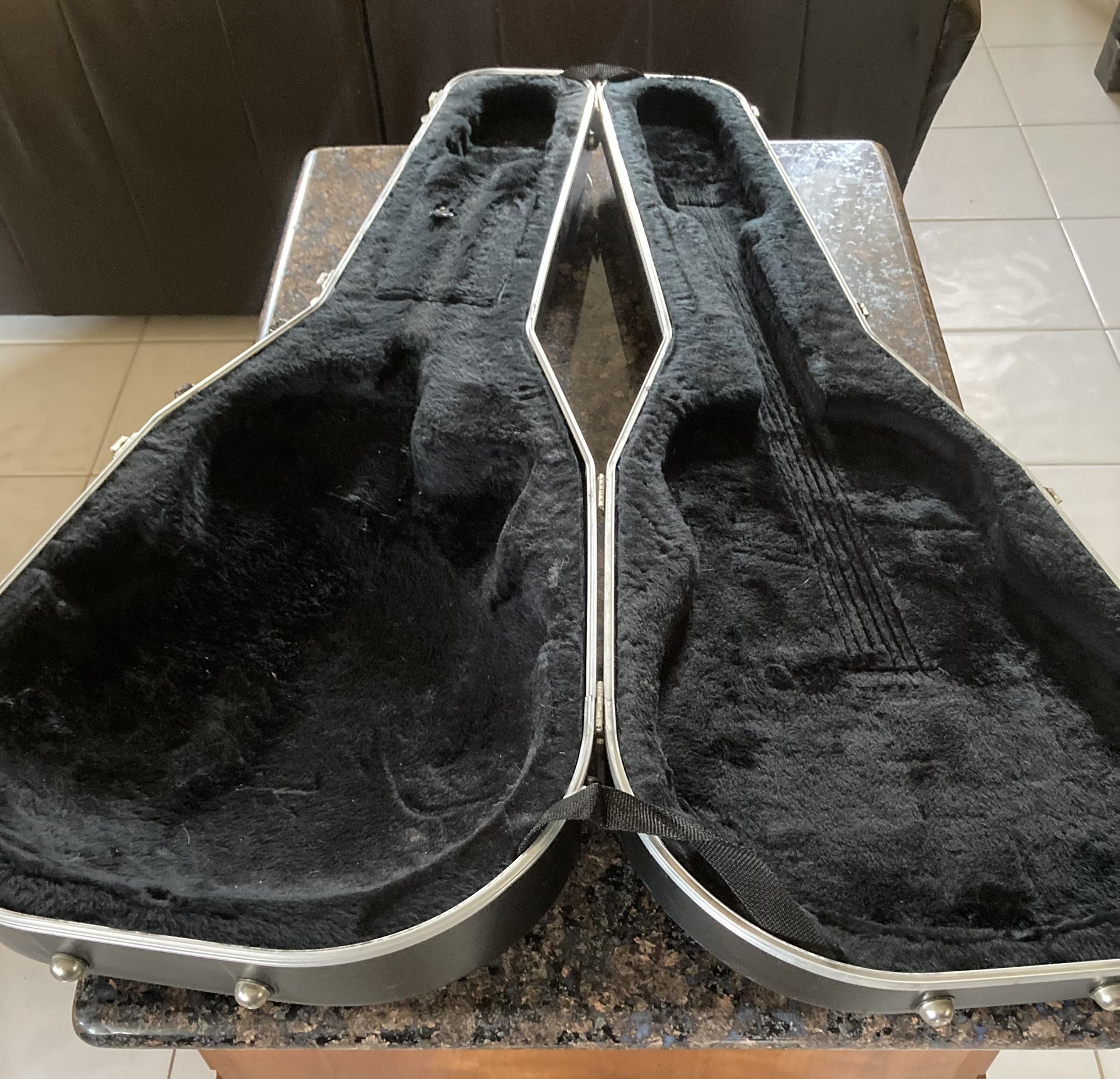Ovation Celebrity Acoustic Guitar Hard Case