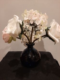 Beautiful Dark Blue Glass Vase With Beautiful Design