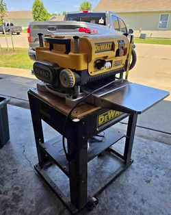 Dewalt planer DW735 with rolling stand