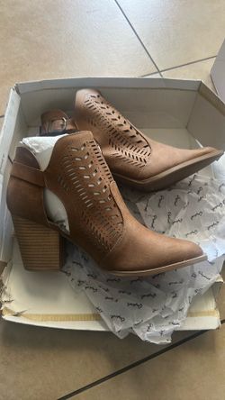 Women’s shoes