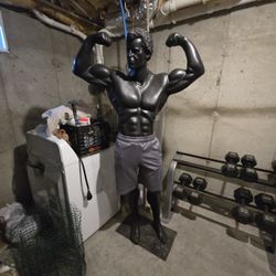 Arnold Statue