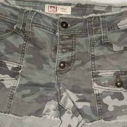 Authentic l.e.i. Camo Y2K Aesthetic Shorts