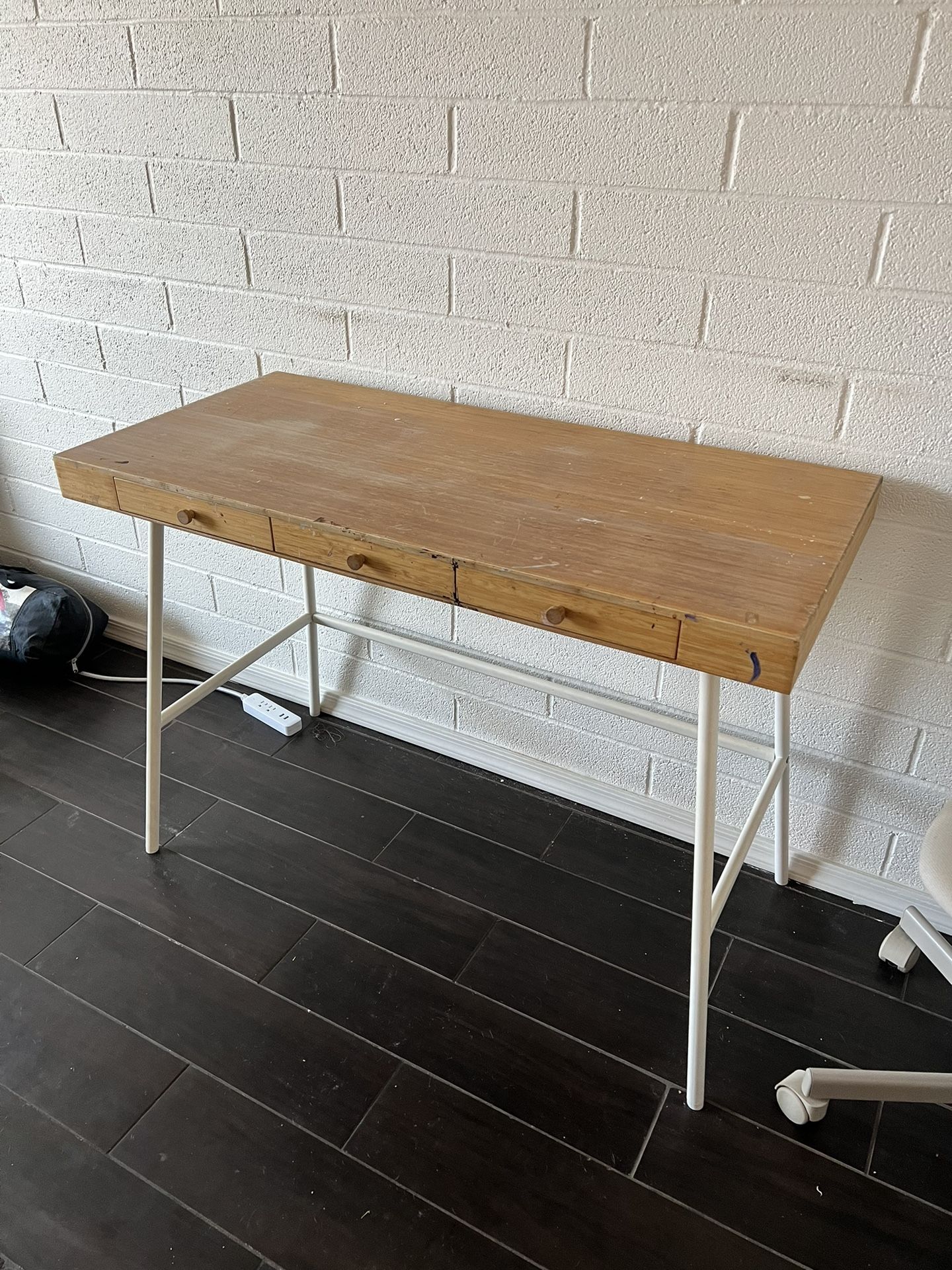 IKEA “Lillasen” Desk for Sale in Tucson, AZ OfferUp