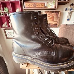 Black Dr.Marten Boots Woman’s Size 9