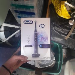 Oral B Black Onxy iO series  Rechargeable Toothbrush 