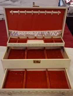 Vintage Mele jewelry box