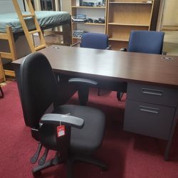 Executive Desk With Chairs