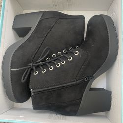 Women’s Boots 7.5,  $10, Pick Up In Merced