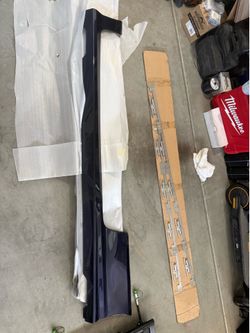 2006-08 Honda Civic OEM side skirts with mounting bracket