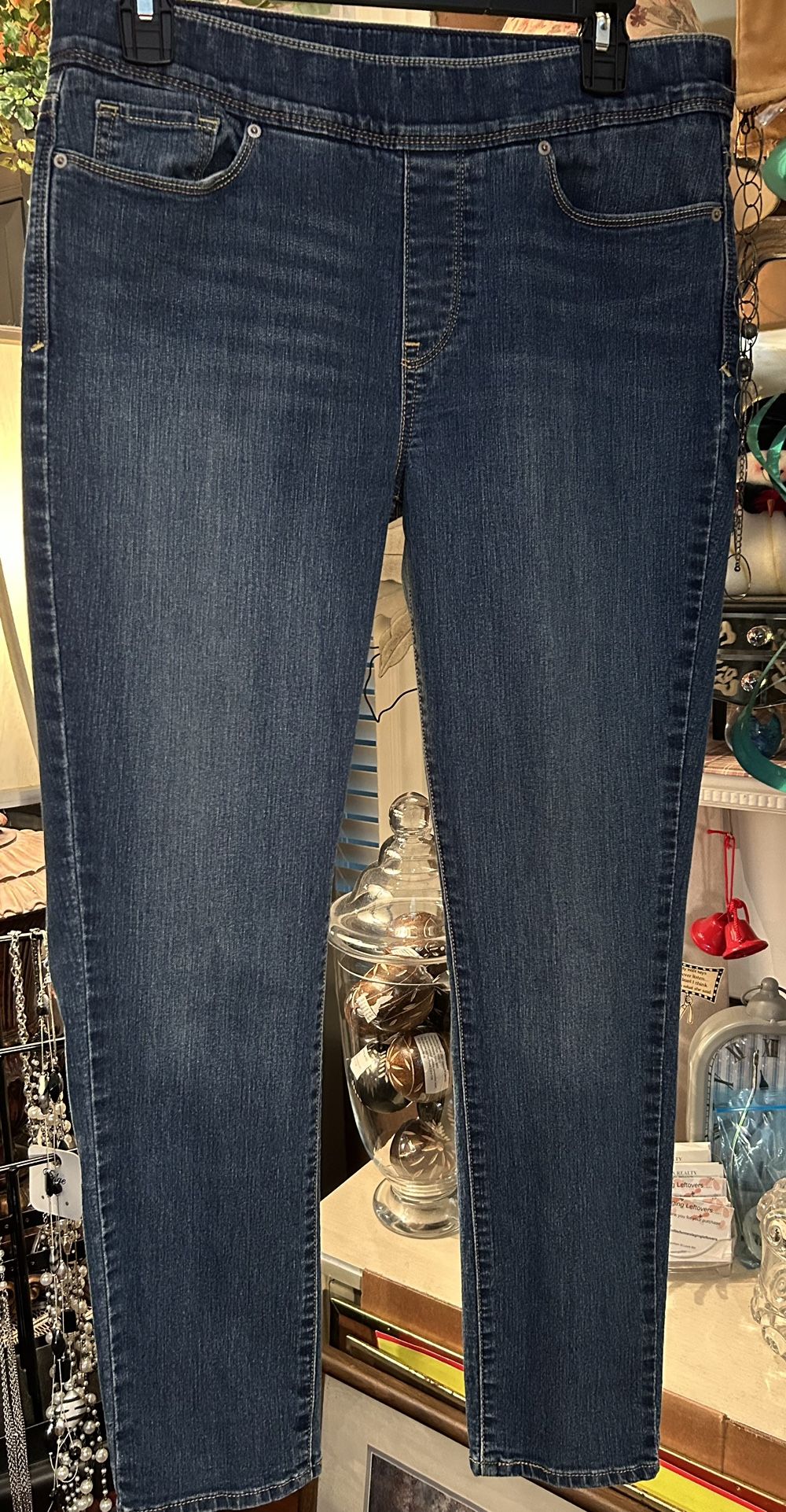 Ladies Size 10 Levi’s With Stretch