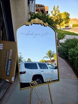 Welcome mirror 🪞with g0ld stand