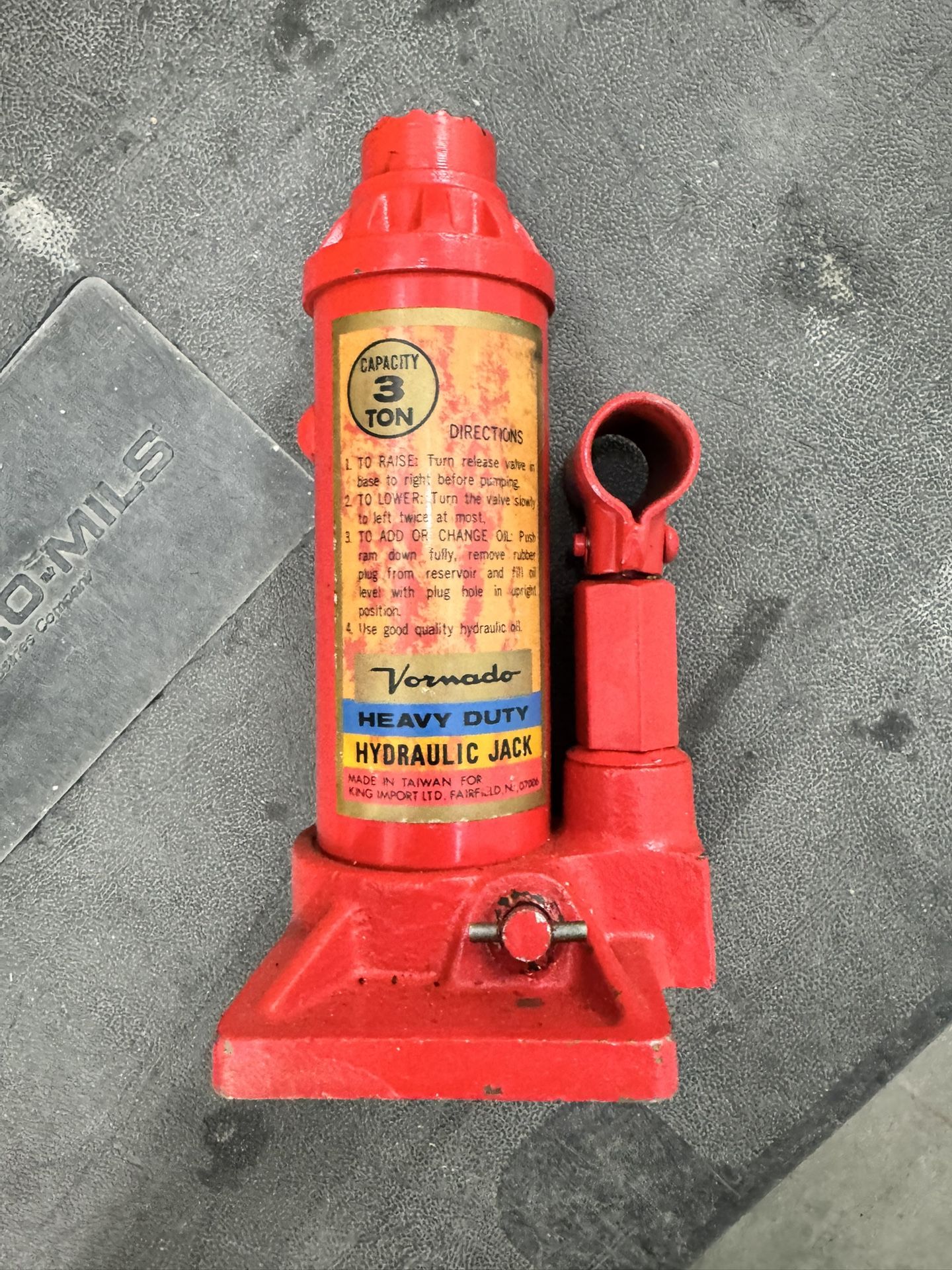 Vornado 3 Ton Hydraulic Jack